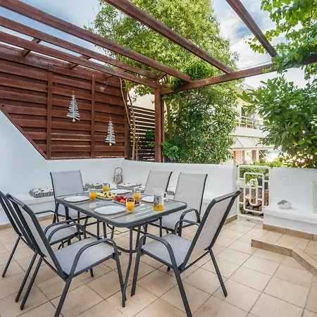 Будинок відпочинку Rhodes Getaway